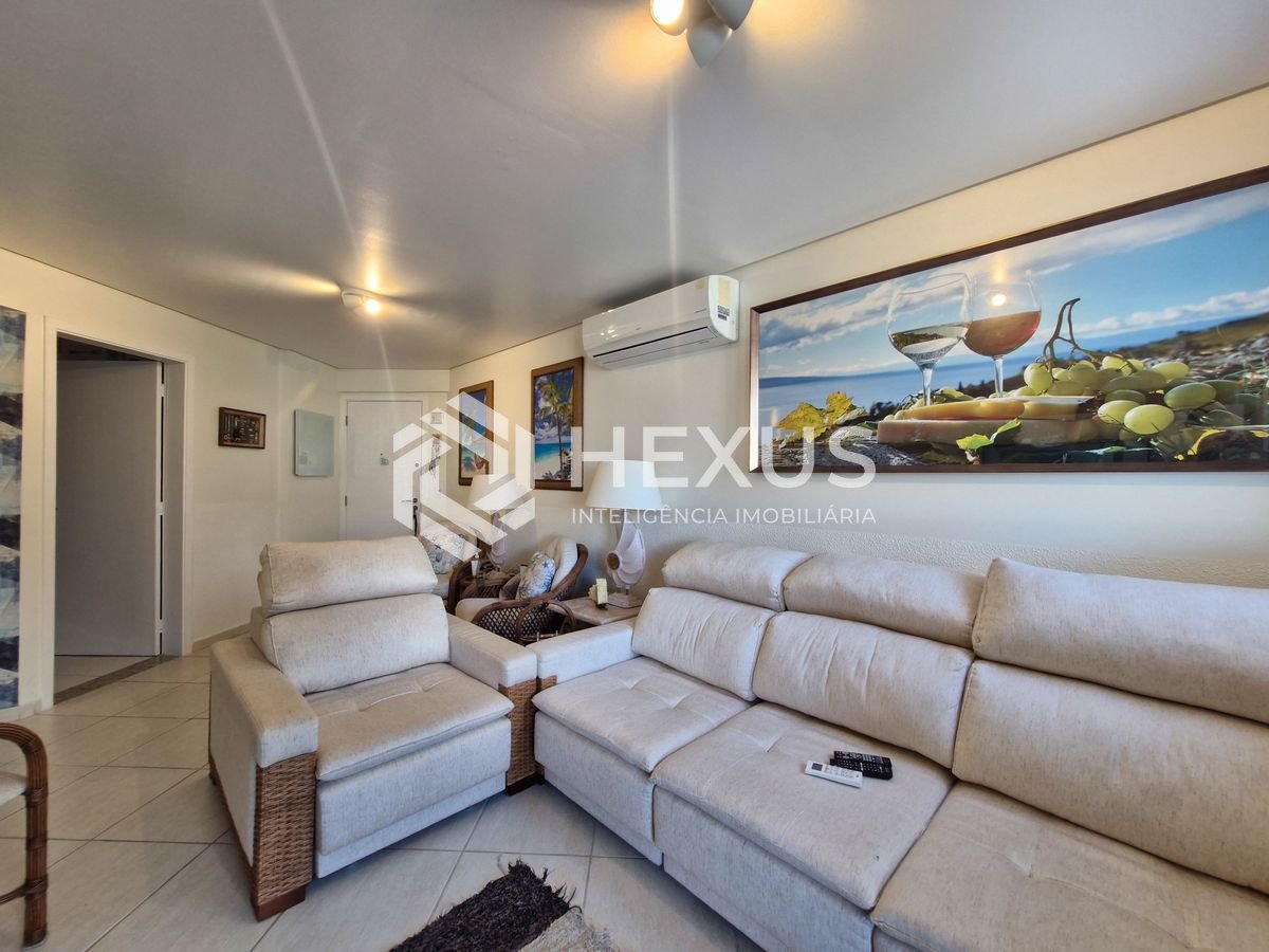 Foto 5 de Apartamento reformado com varanda e lazer a 1 quadra da praia nas Astúrias, Guarujá