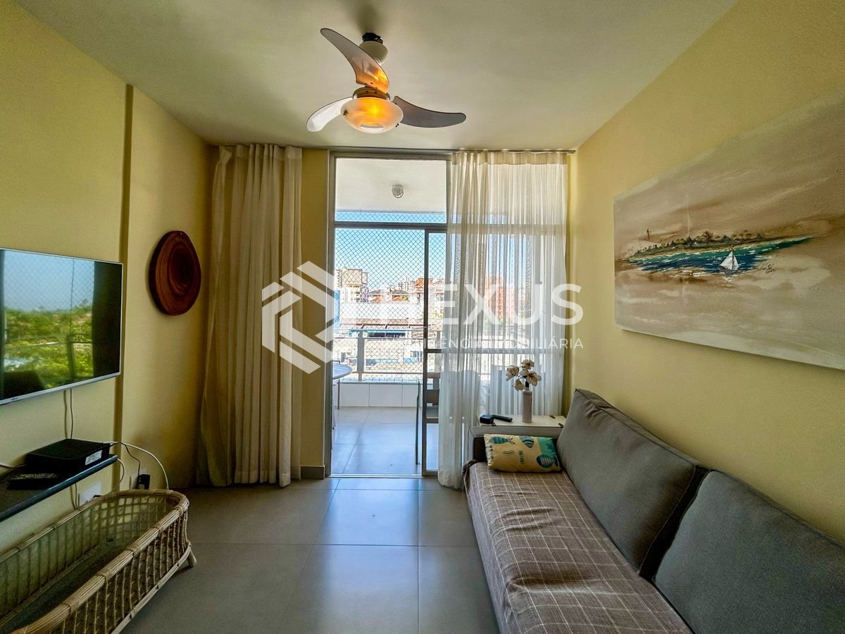 Foto 3 de Apartamento reformado com varanda e vista mar a 150m da praia na Enseada, Guarujá
