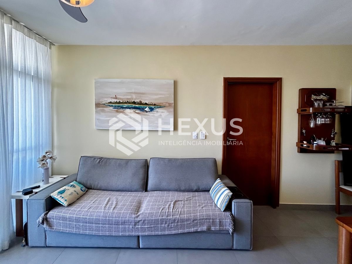 Foto 5 de Apartamento reformado com varanda e vista mar a 150m da praia na Enseada, Guarujá