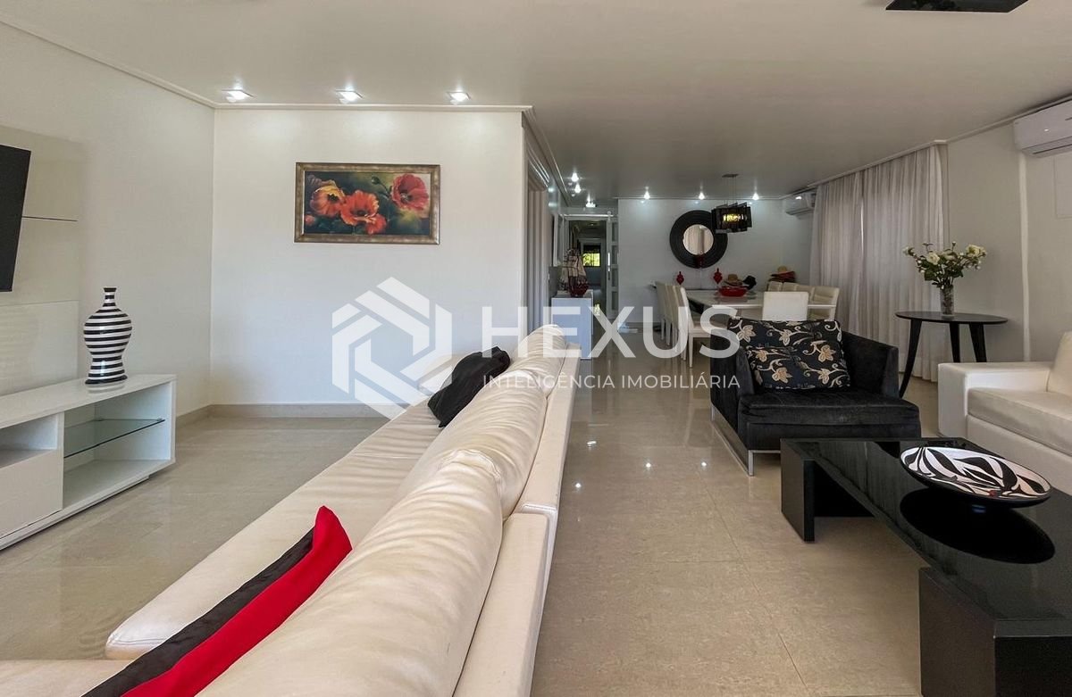 Foto 4 de Apartamento reformado com varanda vista mar e lazer na beira mar da região do Morro do Maluf da Praia das Pitangueiras, Guarujá