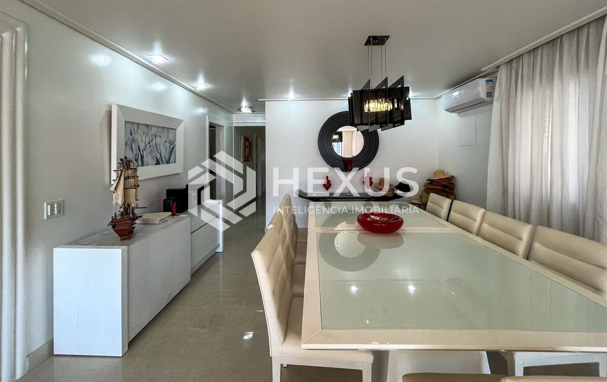 Foto 5 de Apartamento reformado com varanda vista mar e lazer na beira mar da região do Morro do Maluf da Praia das Pitangueiras, Guarujá
