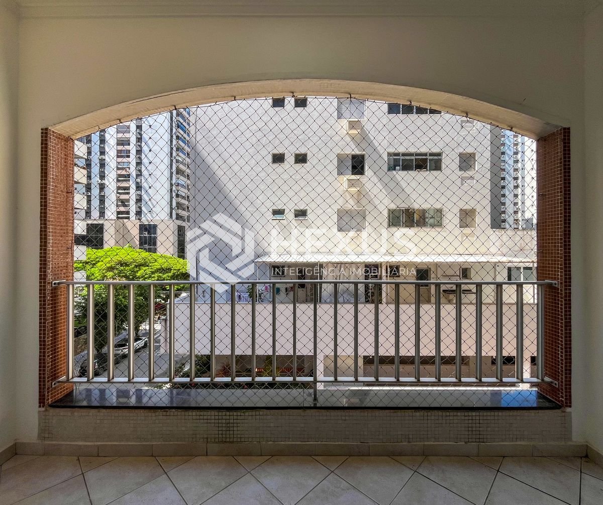 Foto 5 de Apartamento com varanda a 2 quadras da praia na região da Barra Funda da Praia das Pitangueiras, Guarujá