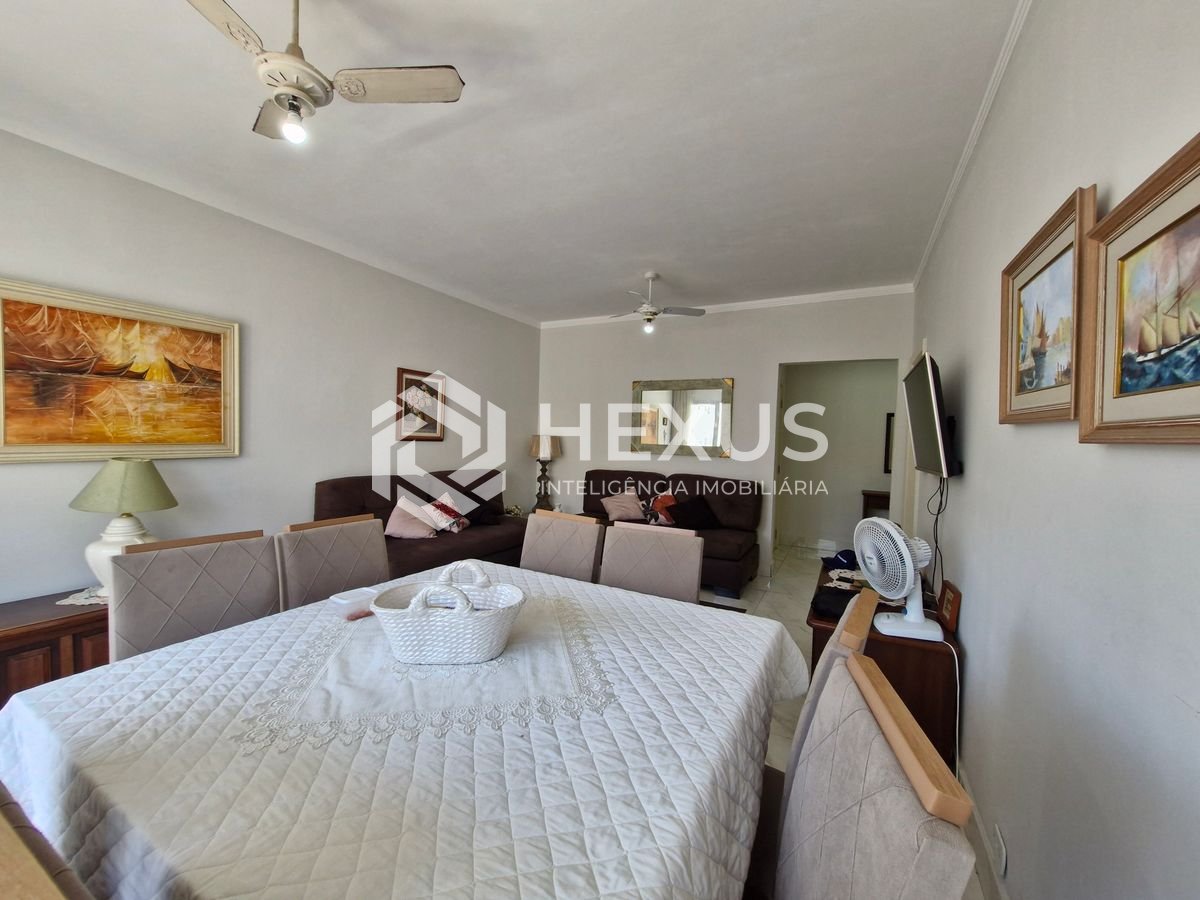 Foto 5 de Apartamento reformado com varanda a 1 quadra da Praia das Pitangueiras, Guarujá