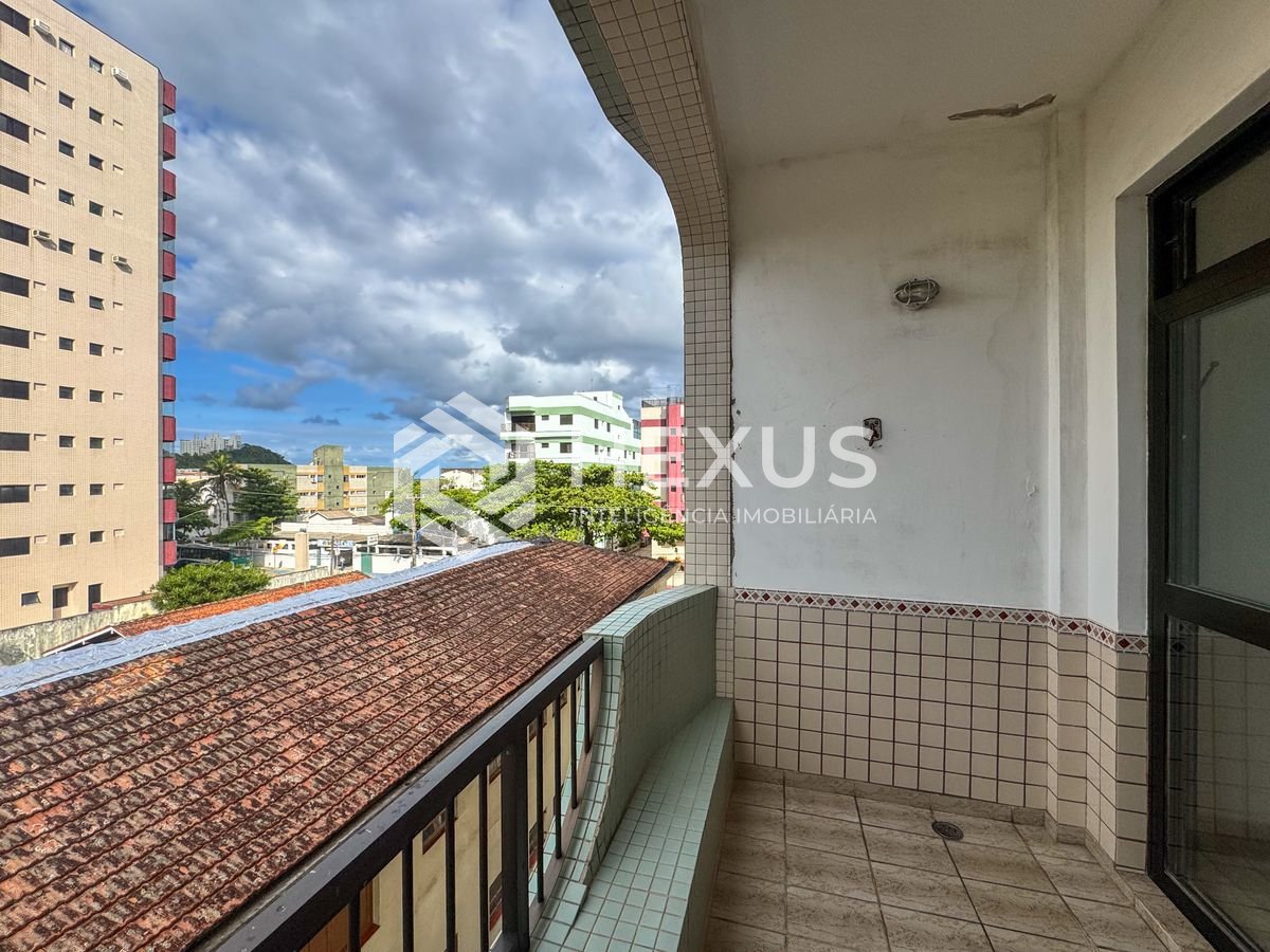 Foto 4 de Apartamento com varanda a 1 quadra da Praia do Tombo, Guarujá