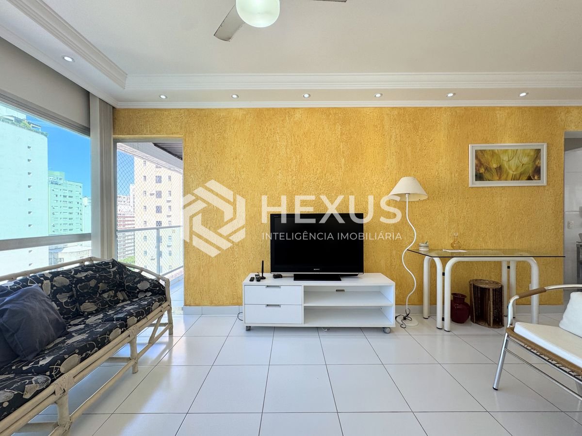 Foto 2 de Apartamento com varanda e lazer na Praia das Pitangueiras, Guarujá