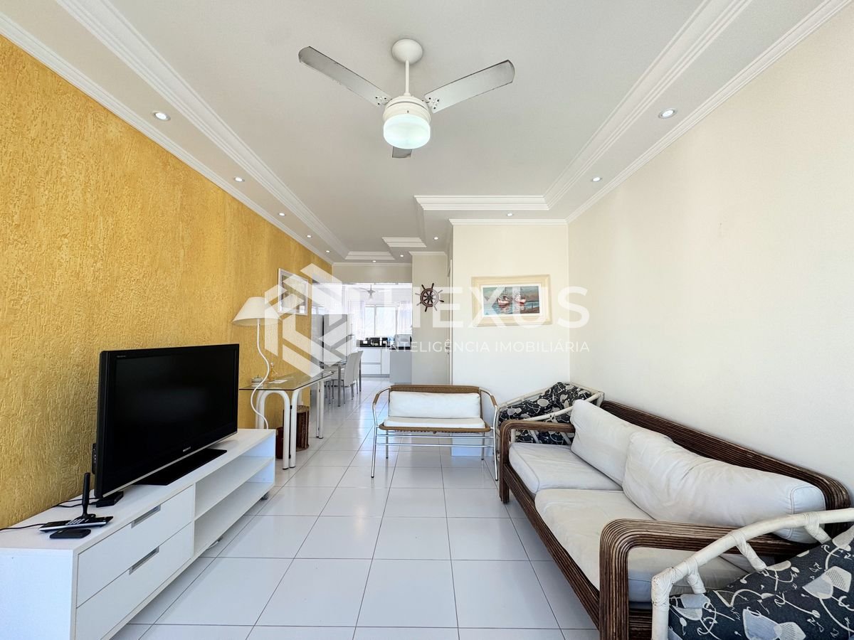 Foto 3 de Apartamento com varanda e lazer na Praia das Pitangueiras, Guarujá