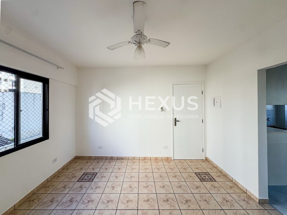 Foto 4 de Apartamento com varanda vista mar a 100m da praia no Jardim Astúrias, Guarujá
