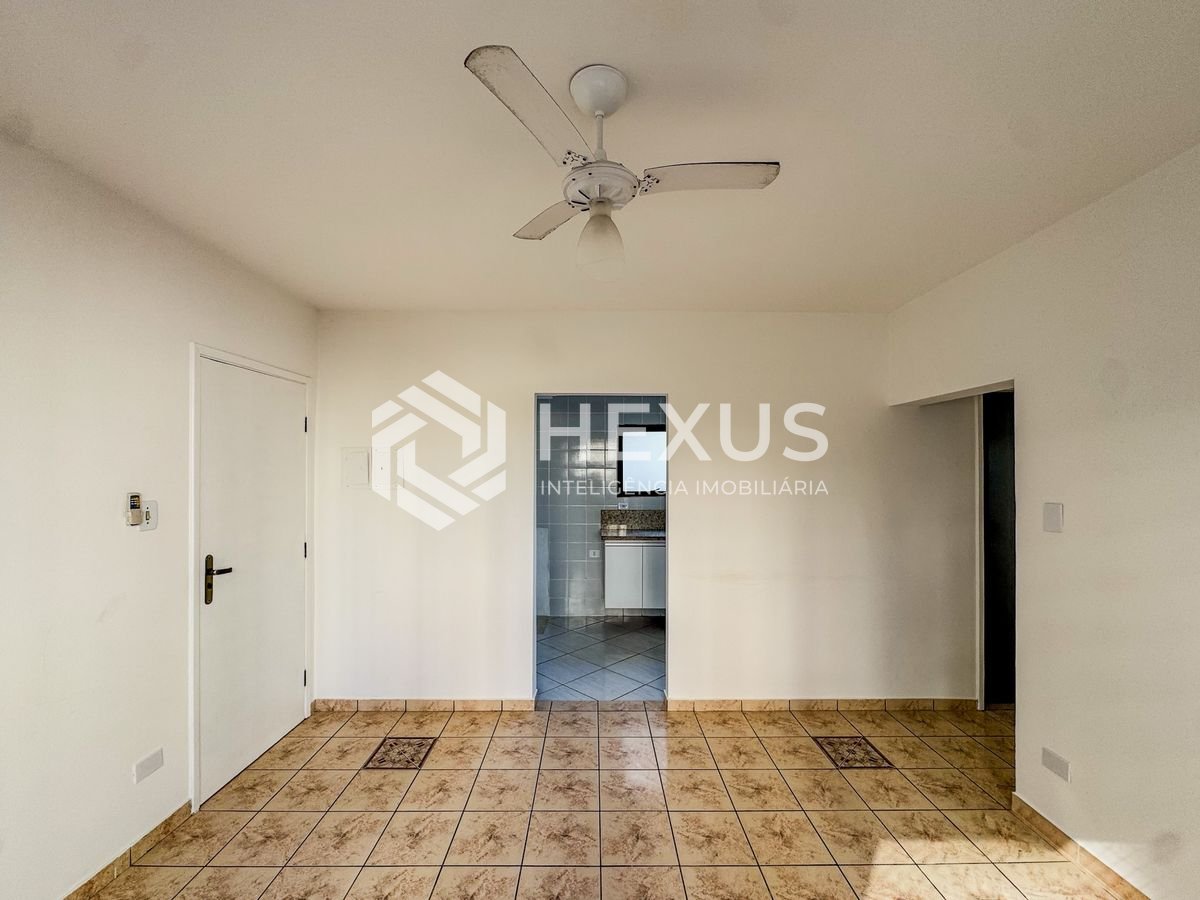 Foto 5 de Apartamento com varanda vista mar a 100m da praia no Jardim Astúrias, Guarujá