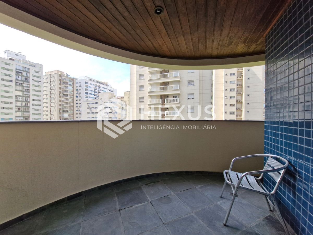 Foto 5 de Apartamento com varanda vista mar e lazer a 1 quadra do mar nas Pitangueiras, Guarujá