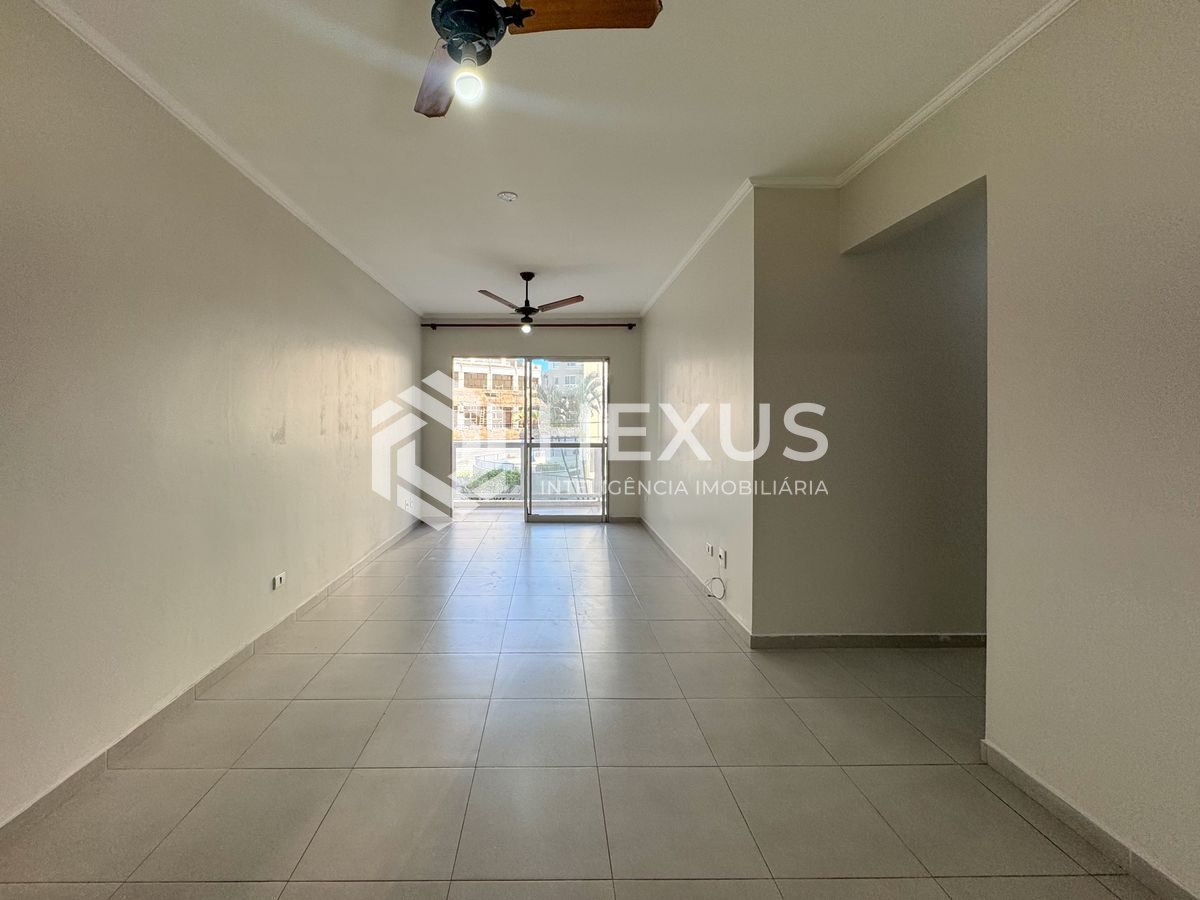 Foto 4 de Apartamento com varanda a 400m da praia no Jardim Astúrias, Guarujá