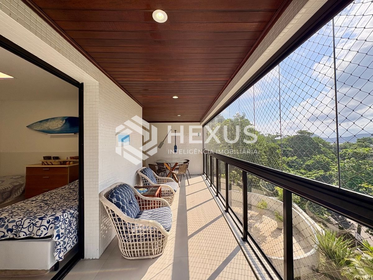 Foto 3 de Apartamento com varanda e lazer na beira mar da Praia da Enseada, Guarujá