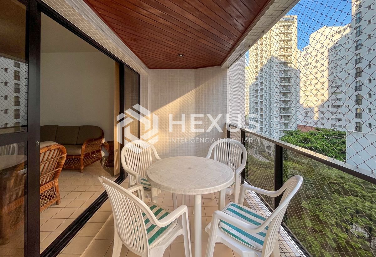 Foto 2 de Apartamento com varanda na região da Barra Funda da Praia das Pitangueiras, Guarujá