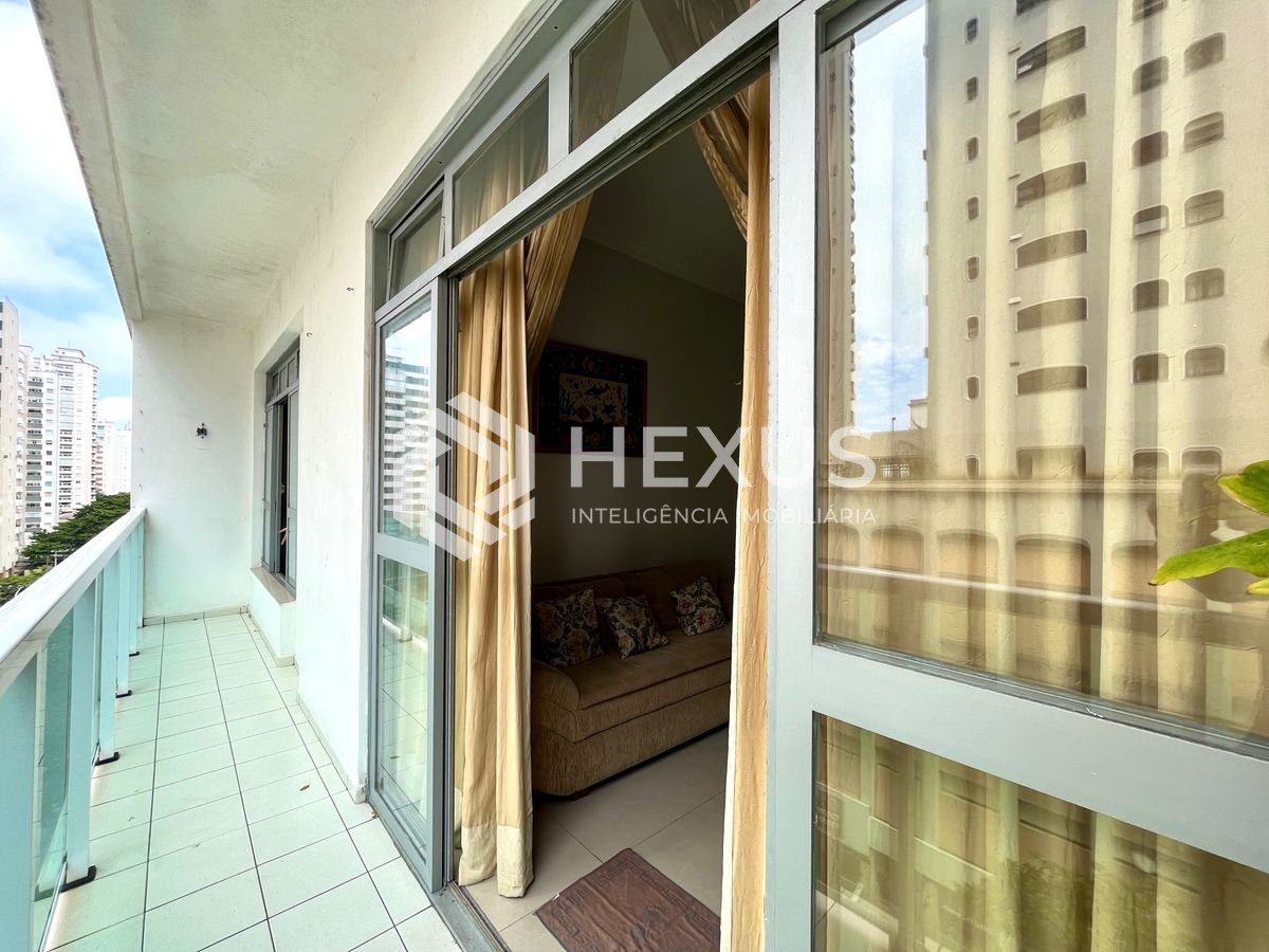 Foto 3 de Apartamento com varanda vista mar a 1 quadra da praia nas Pitangueiras, Guarujá
