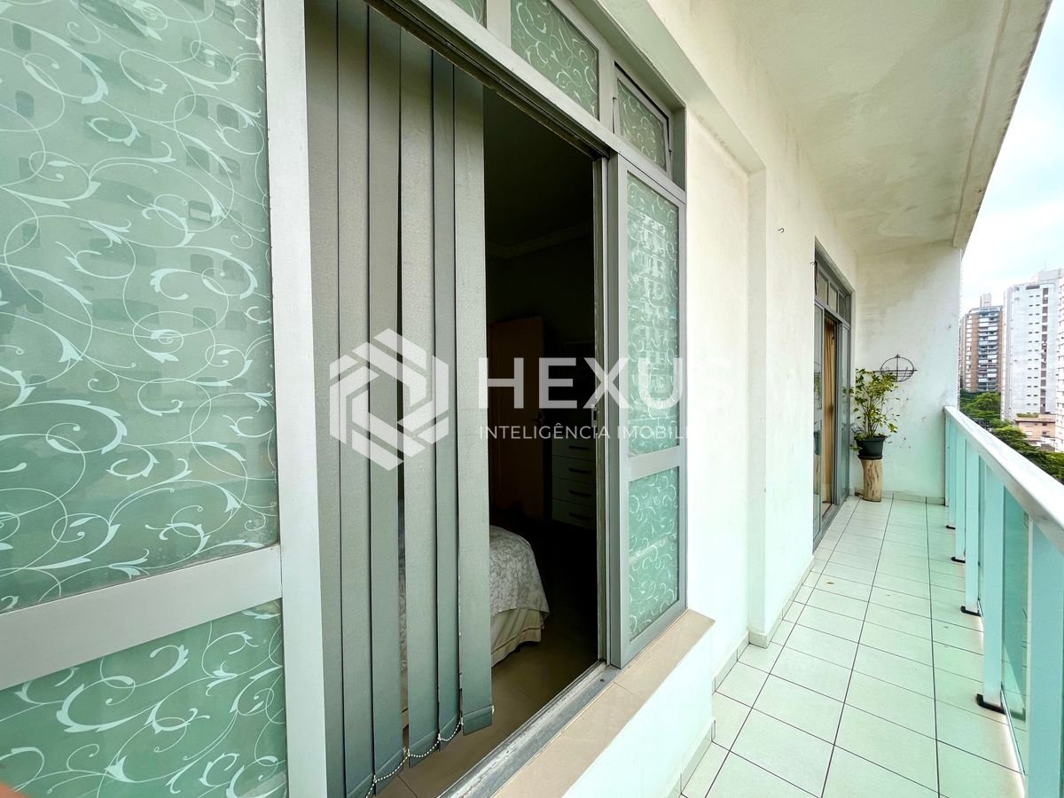 Foto 4 de Apartamento com varanda vista mar a 1 quadra da praia nas Pitangueiras, Guarujá