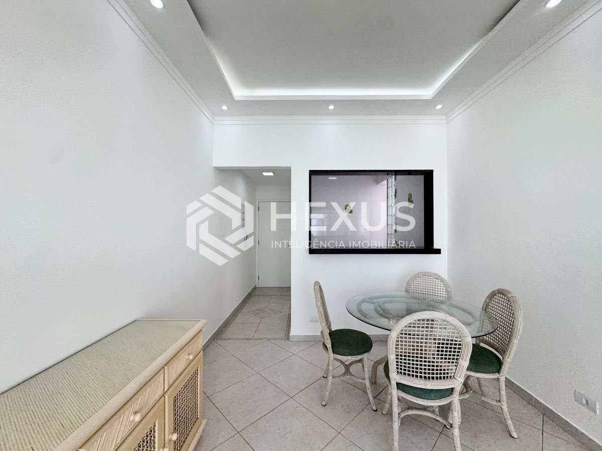 Foto 4 de Apartamento com varanda vista mar a 1 quadra da praia nas Pitangueiras, Guarujá