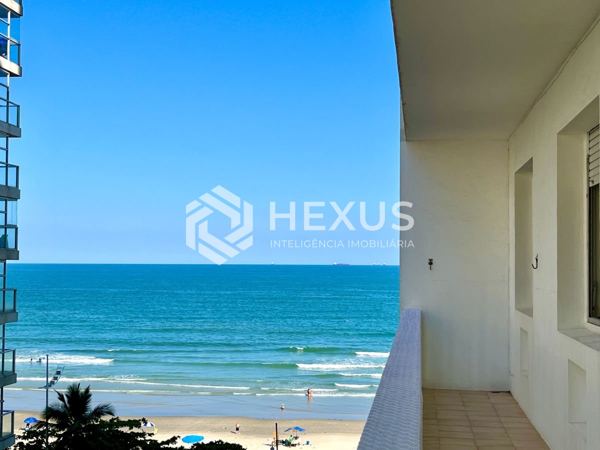 Foto 2 de Apartamento reformado com varanda vista mar na beira mar da praia nas Pitangueiras, Guarujá