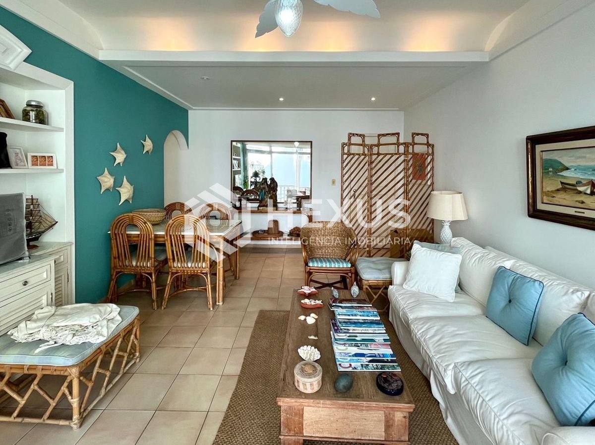 Foto 4 de Apartamento reformado com varanda vista mar na beira mar da praia nas Pitangueiras, Guarujá