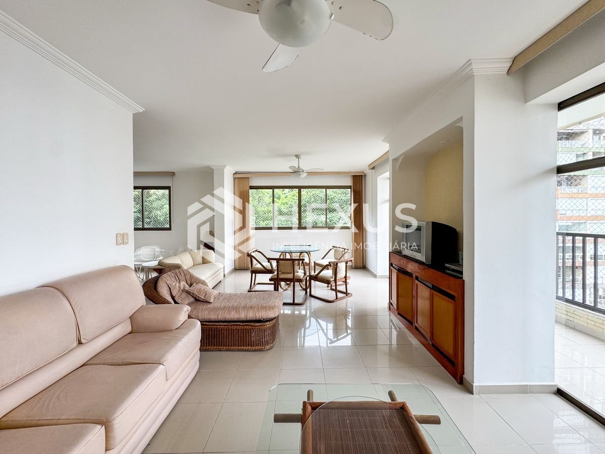 Foto 4 de Apartamento com varanda a 2 quadras da praia nas Pitangueiras, Guarujá