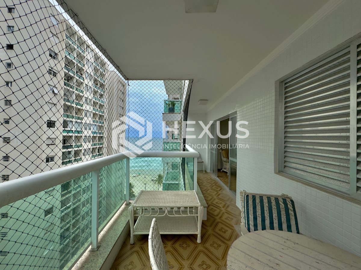Foto 2 de Apartamento com varanda vista mar na quadra mar da Praia das Pitangueiras, Guarujá