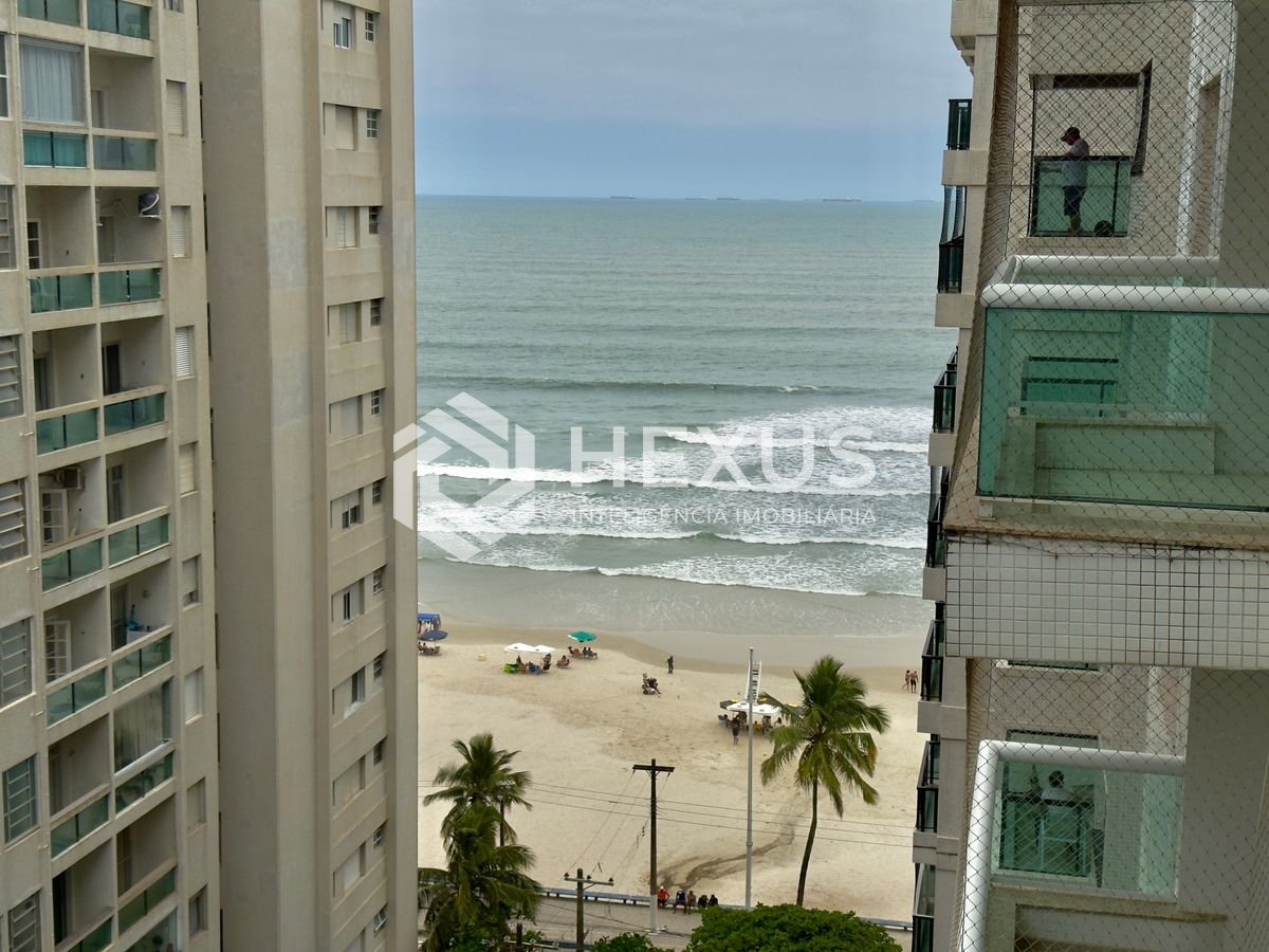 Foto 3 de Apartamento com varanda vista mar na quadra mar da Praia das Pitangueiras, Guarujá
