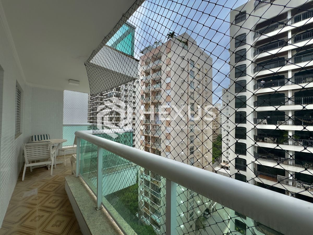 Foto 4 de Apartamento com varanda vista mar na quadra mar da Praia das Pitangueiras, Guarujá