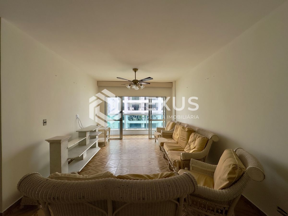 Foto 5 de Apartamento com varanda vista mar na quadra mar da Praia das Pitangueiras, Guarujá