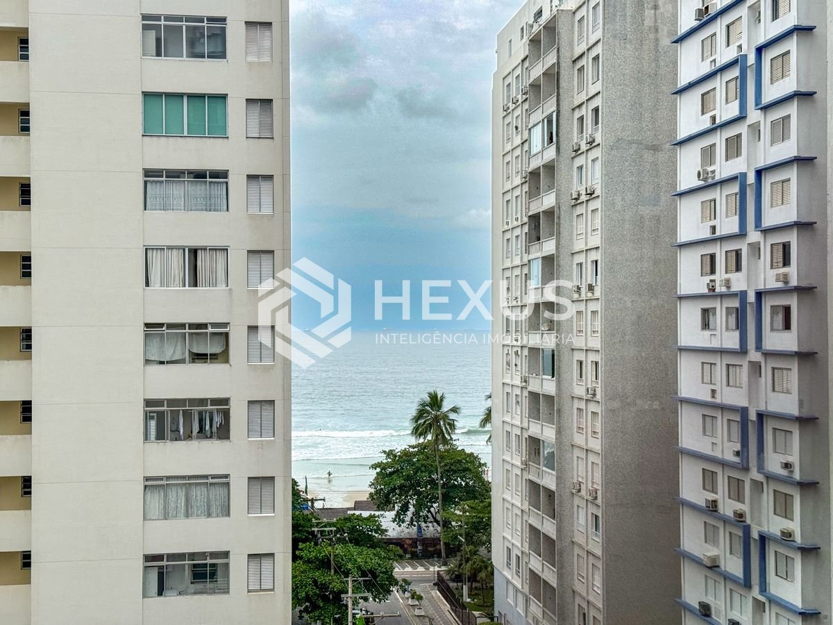 Foto 3 de Apartamento com varanda vista mar e lazer a 1 quadra da praia nas Pitangueiras, Guarujá