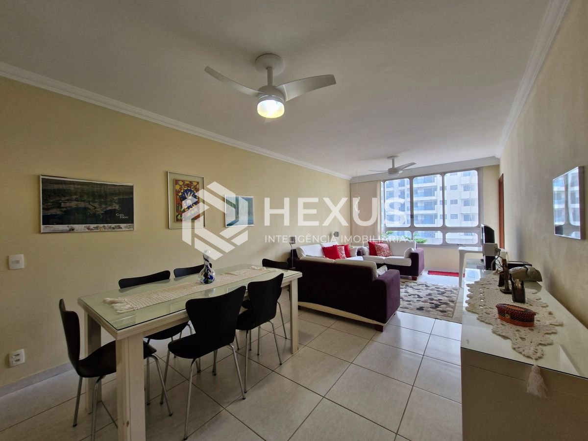 Foto 5 de Apartamento reformado com varanda na região da Centro da Praia nas Pitangueiras, Guarujá