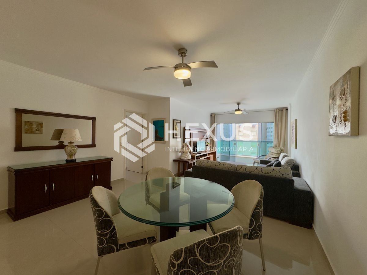 Foto 2 de Apartamento com varanda vista mar na quadra mar da Praia das Pitangueiras, Guarujá