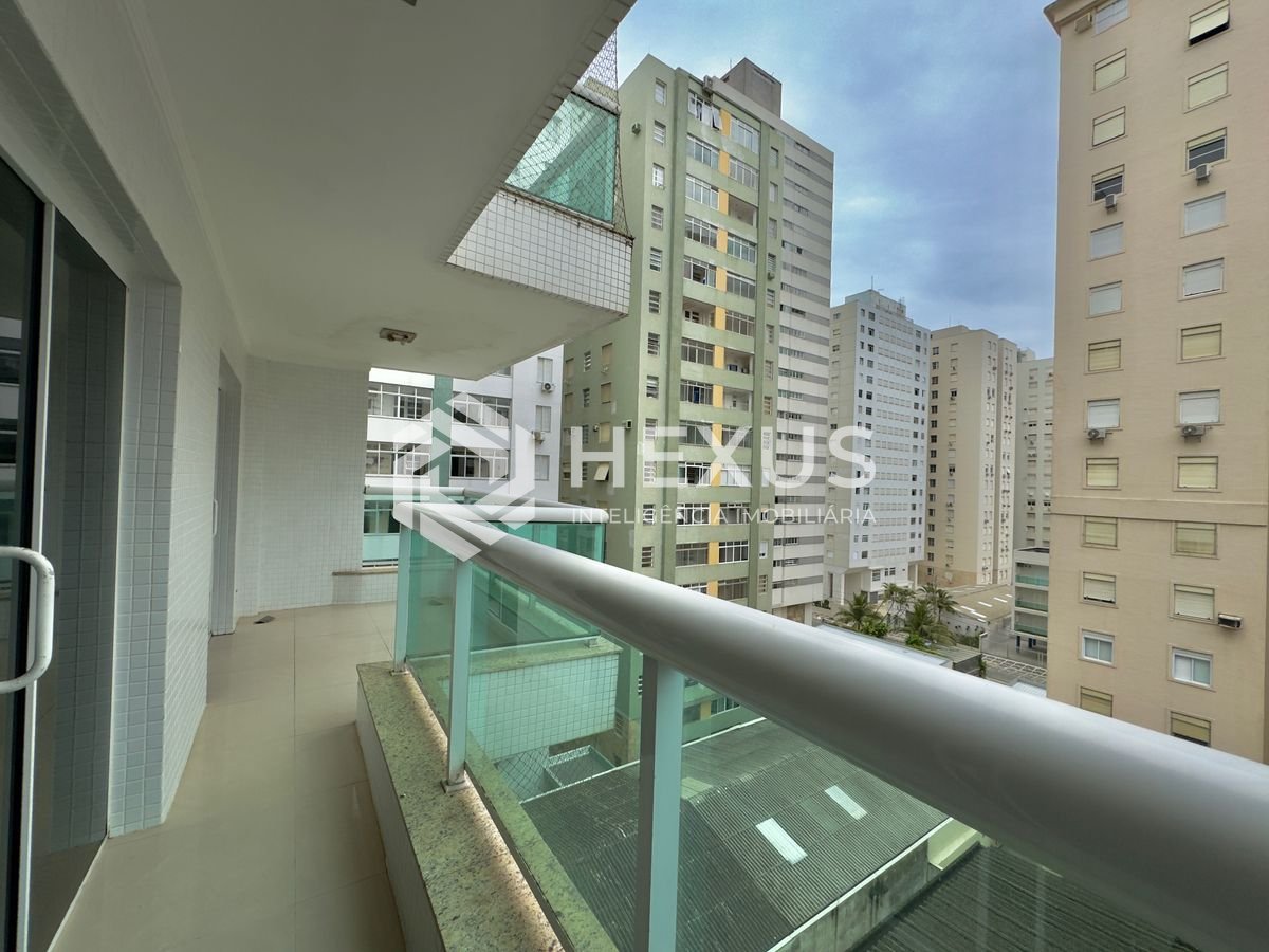 Foto 4 de Apartamento com varanda vista mar na quadra mar da Praia das Pitangueiras, Guarujá