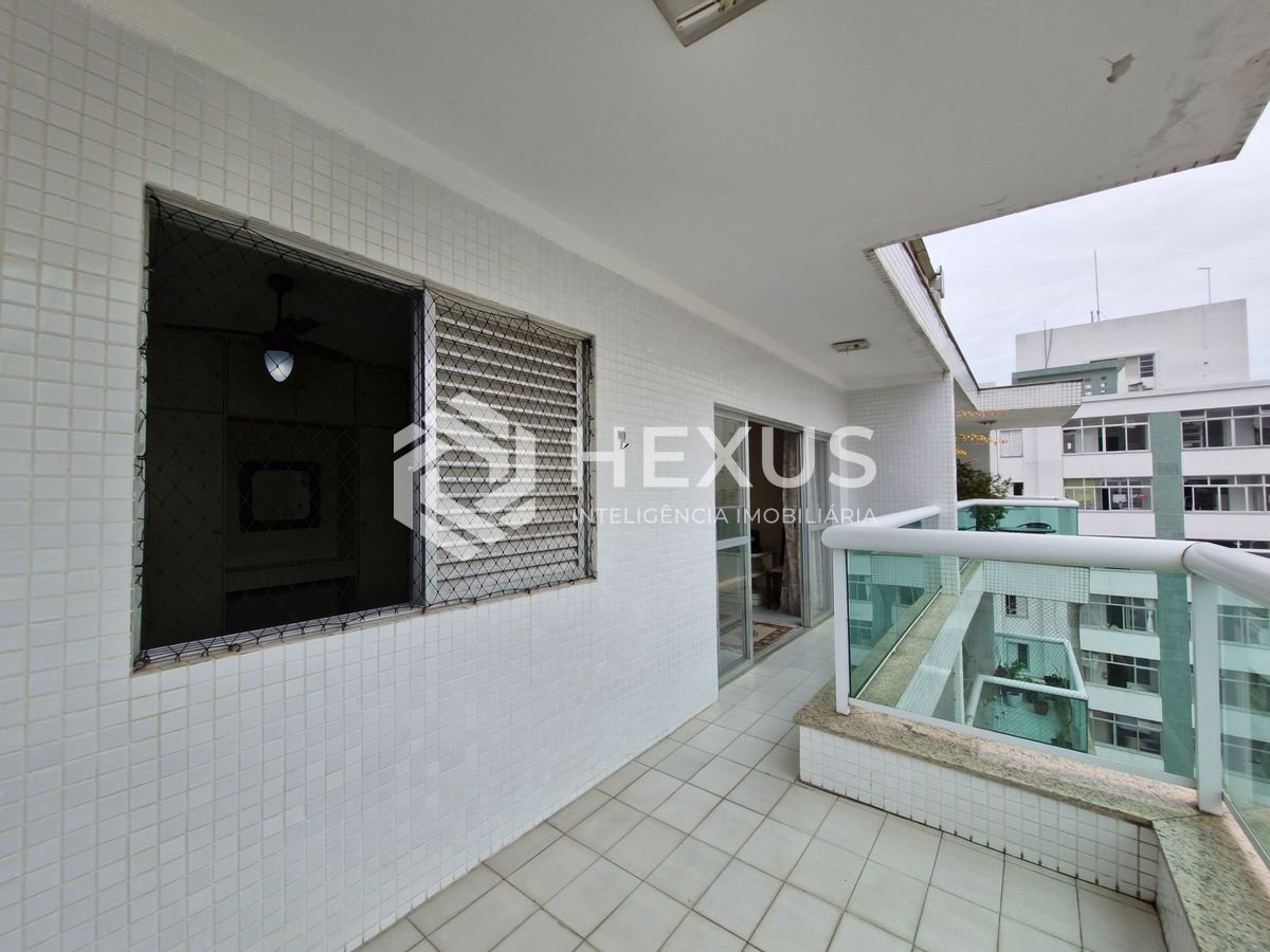 Foto 4 de Apartamento com varanda vista mar e lazer na beira mar da Praia das Pitangueiras, Guarujá