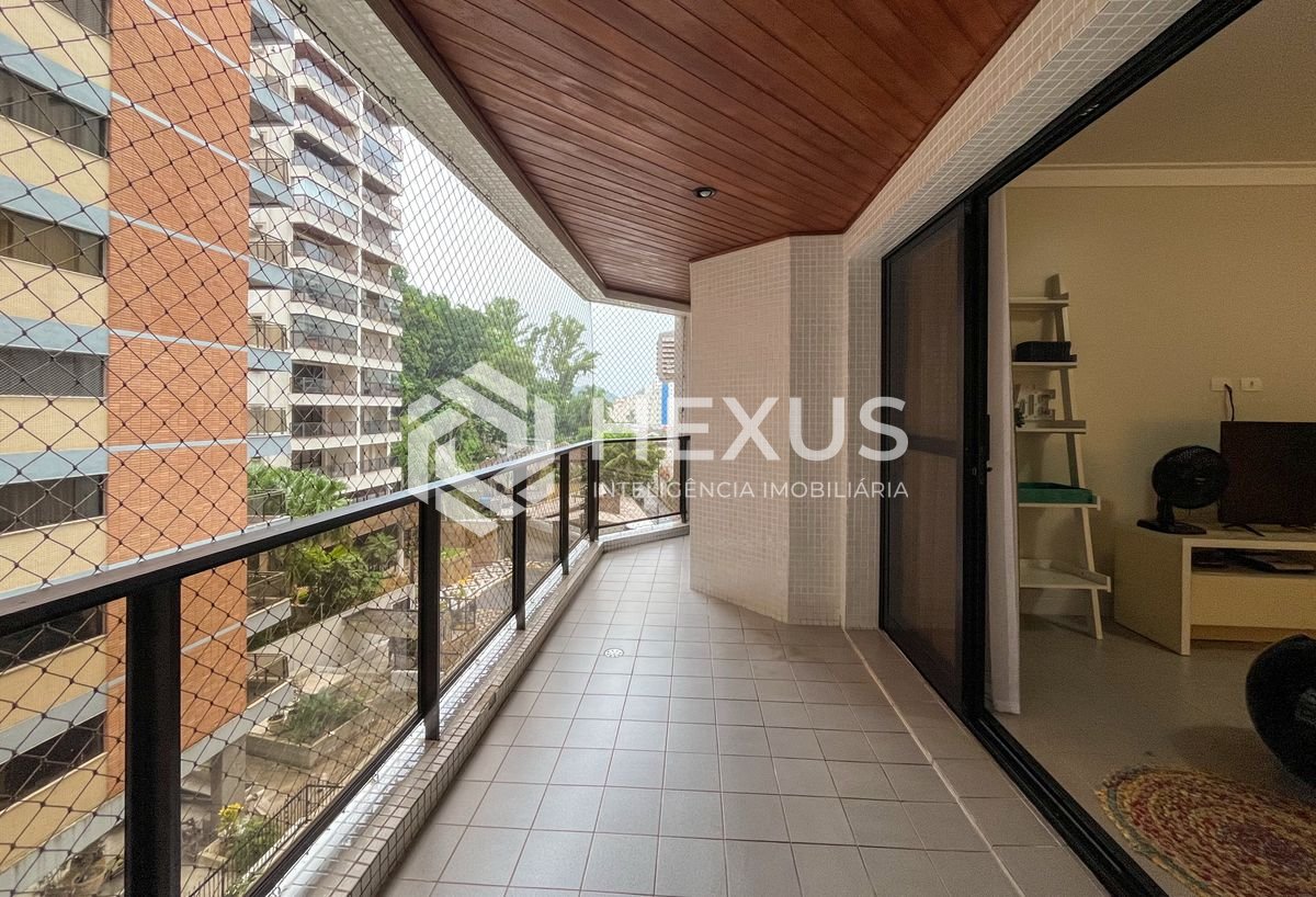 Foto 3 de Apartamento reformado com varanda a 2 quadras da Praia das Pitangueiras, Guarujá