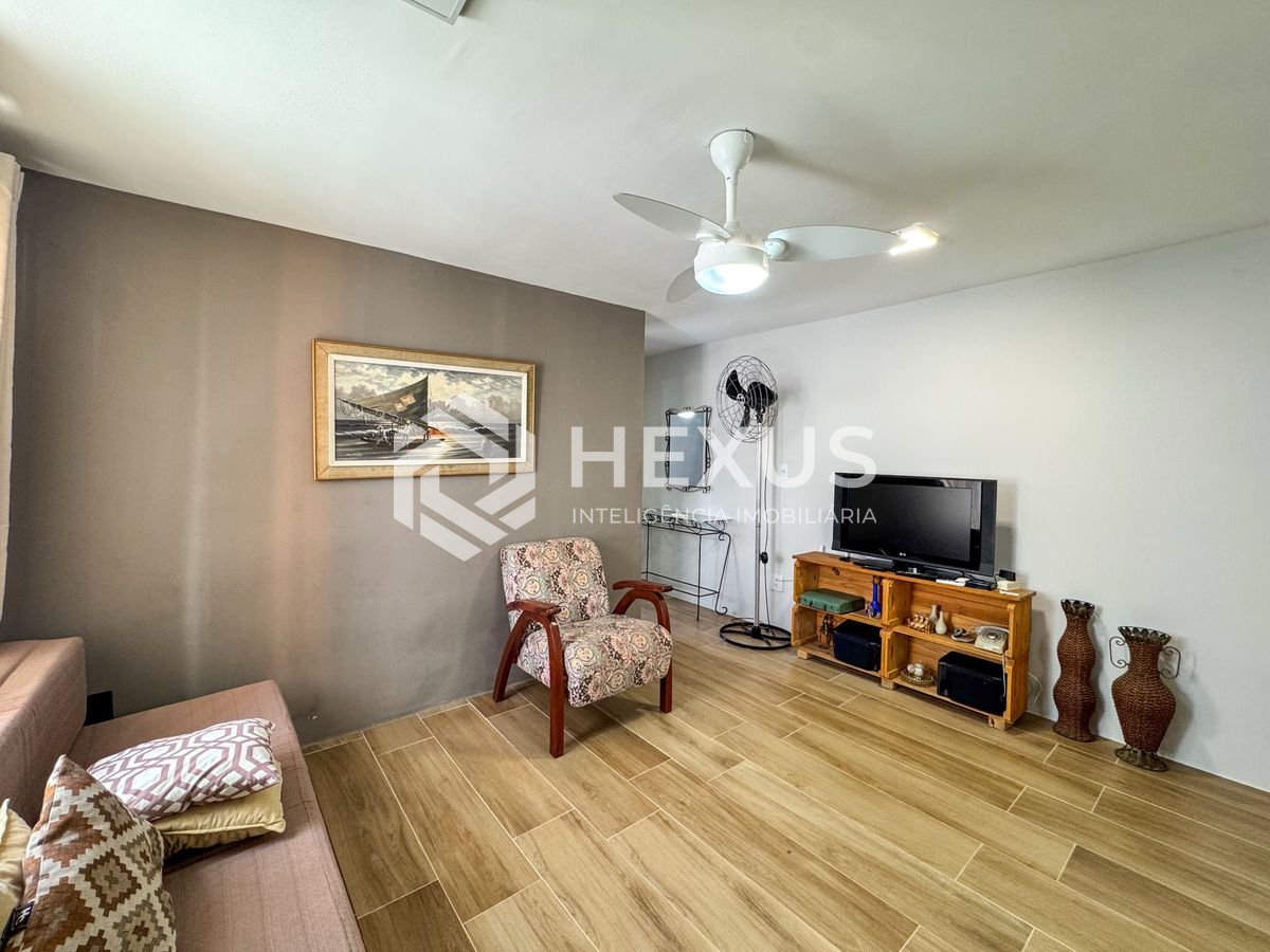 Foto 3 de Apartamento reformado a 450m da praia no Jardim Astúrias, Guarujá