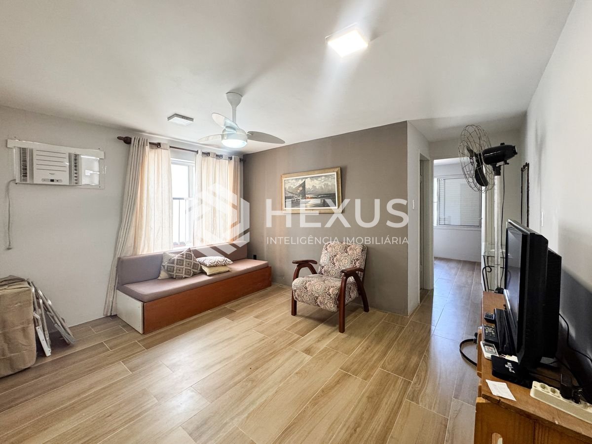 Foto 4 de Apartamento reformado a 450m da praia no Jardim Astúrias, Guarujá