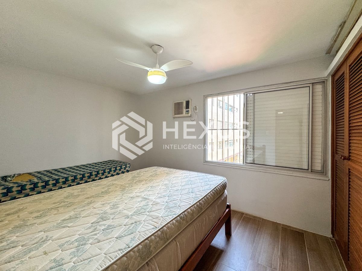 Foto 5 de Apartamento reformado a 450m da praia no Jardim Astúrias, Guarujá