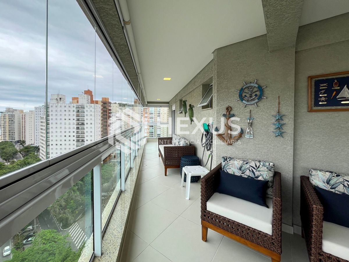 Foto 2 de Apartamento reformado com varanda gourmet com lazer, Guarujá