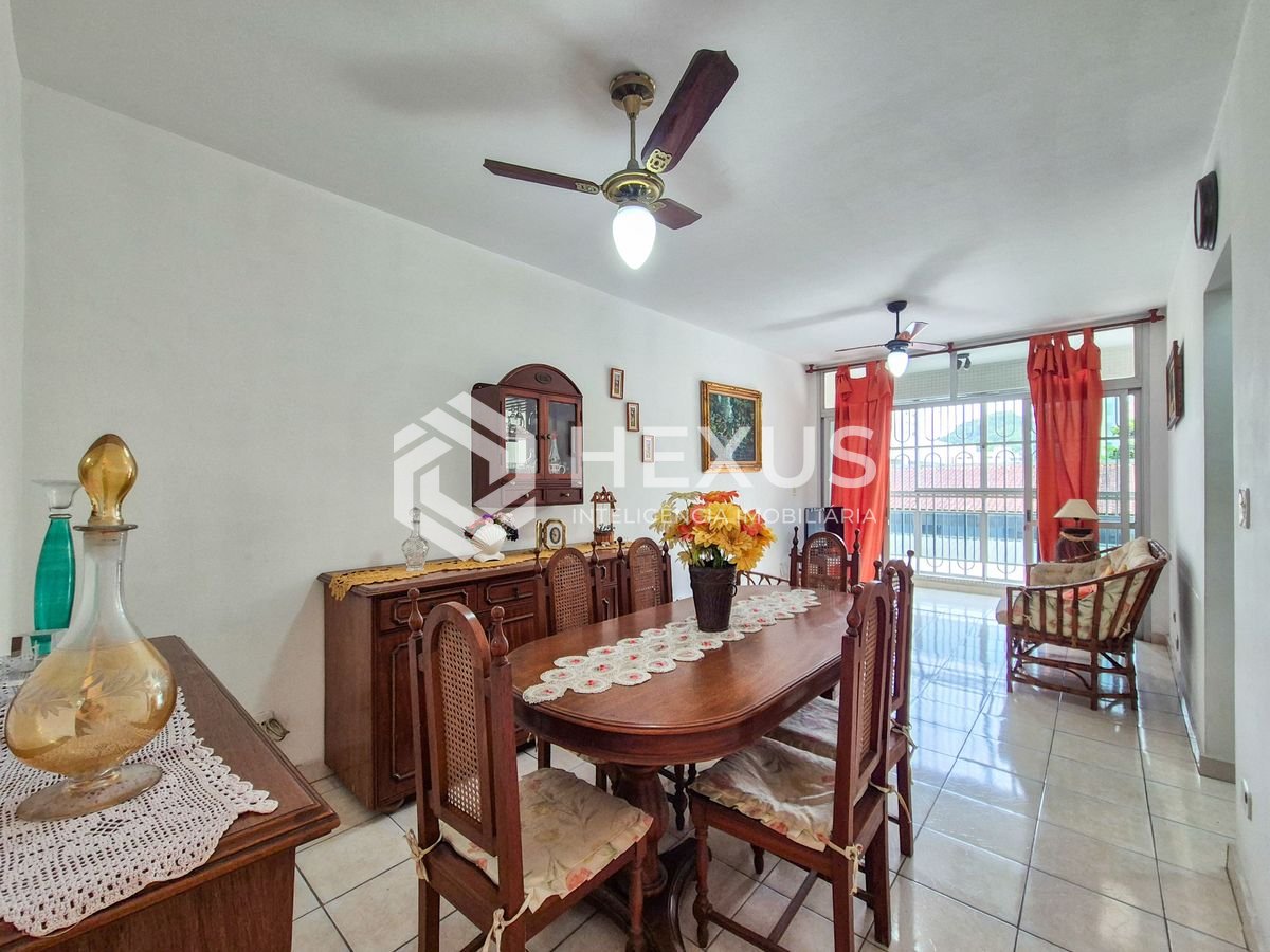 Foto 3 de Apartamento com varanda a 1 quadra da Praia das Pitangueiras, Guarujá
