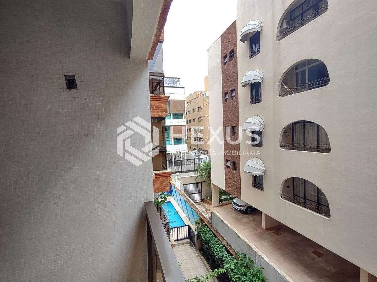 Foto 4 de Apartamento com varanda e lazer a 200 metros da Praia da Enseada, Guarujá