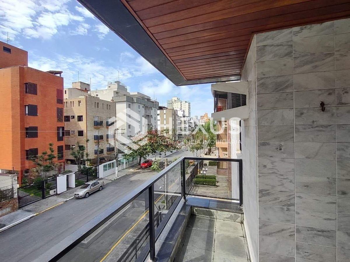 Foto 3 de Apartamento com varanda e lazer na Praia da Enseada, Guarujá