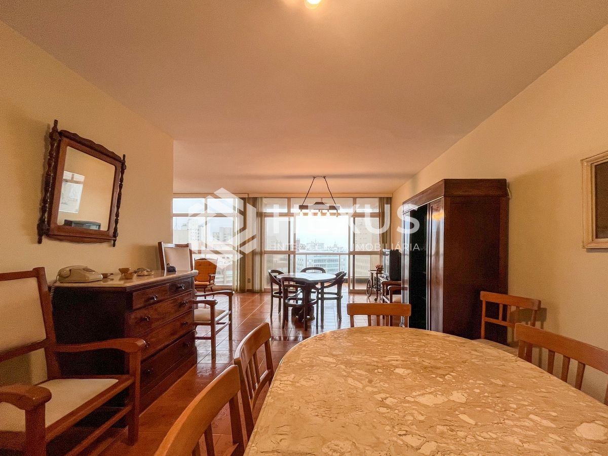 Foto 4 de Apartamento frente mar com varanda vista mar e lazer na Praia das Pitangueiras, Guarujá