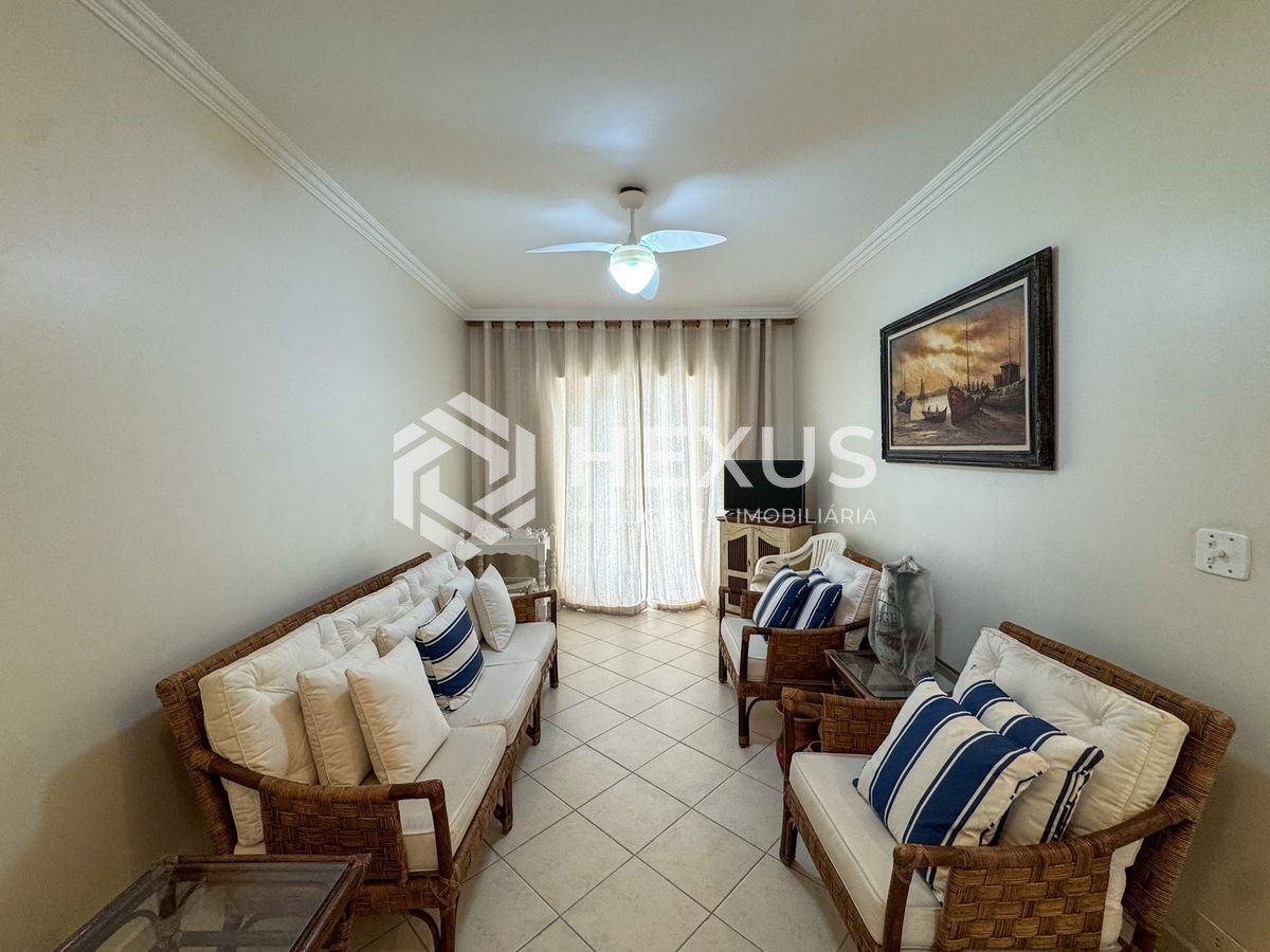 Foto 2 de Apartamento com varanda na quadra da praia das Pitangueiras à Venda, Guarujá, SP