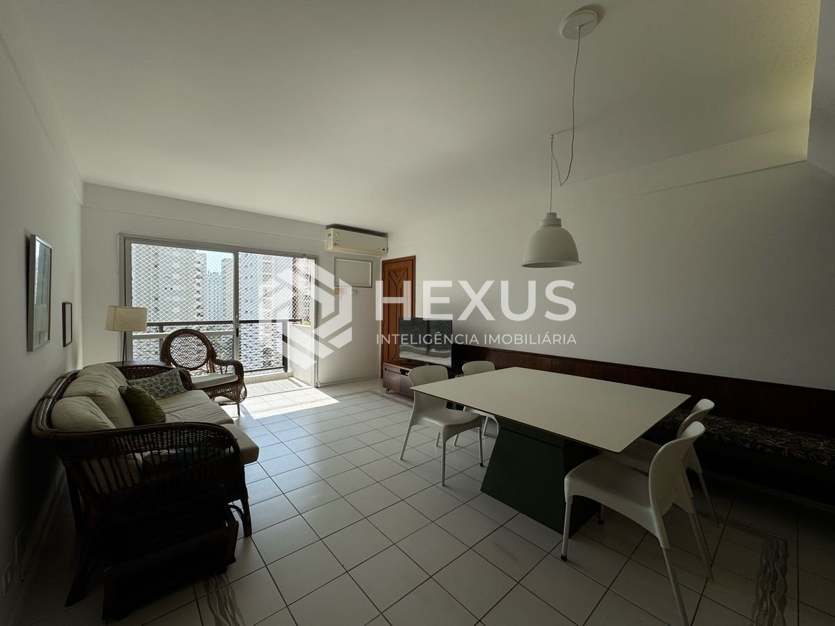 Foto 2 de Apartamento com varanda vista mar e lazer a 2 quadras da Praia das Pitangueiras, Guarujá
