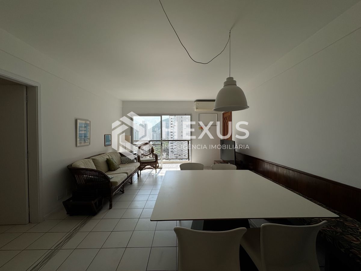 Foto 3 de Apartamento com varanda vista mar e lazer a 2 quadras da Praia das Pitangueiras, Guarujá