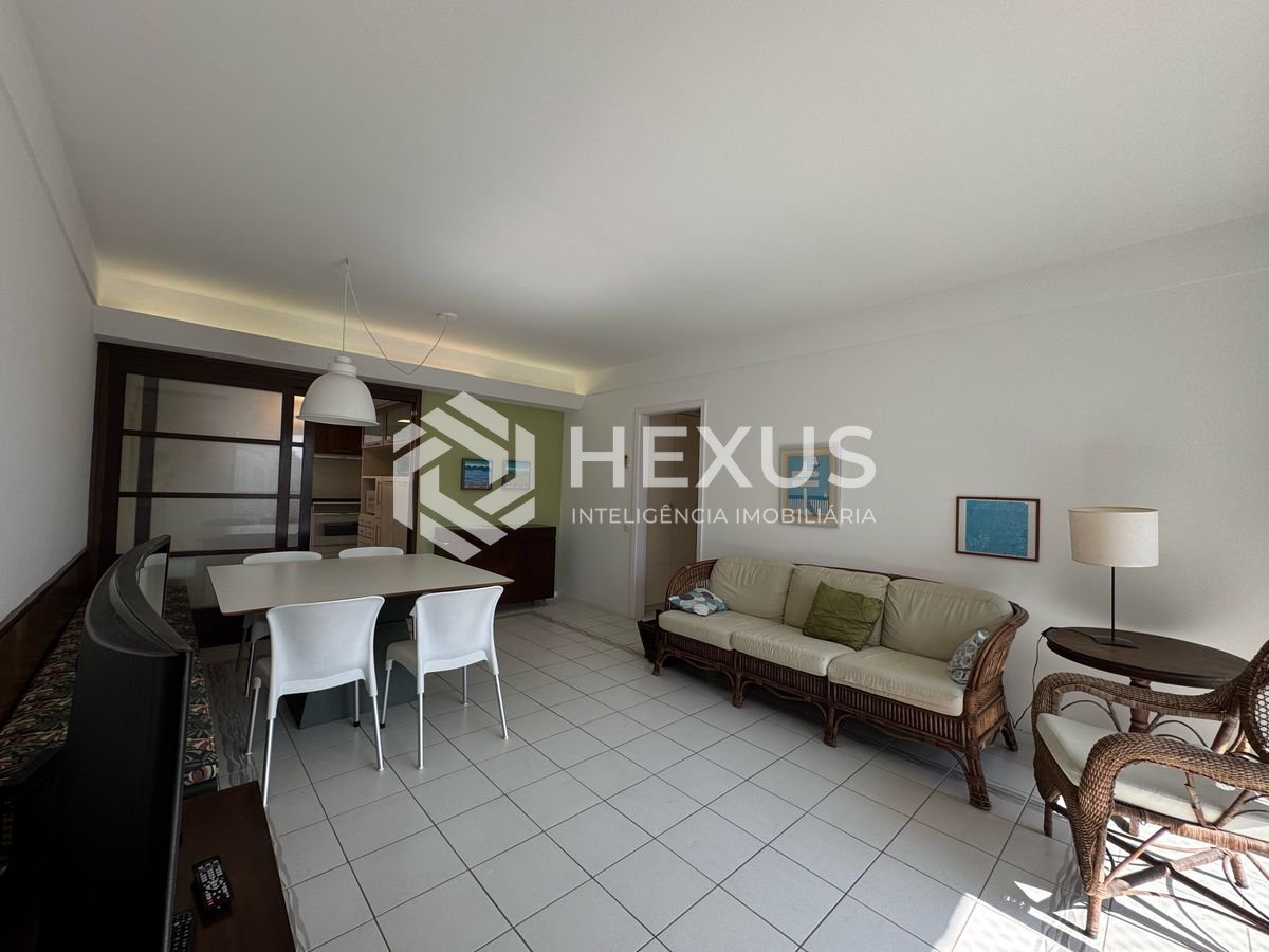 Foto 5 de Apartamento com varanda vista mar e lazer a 2 quadras da Praia das Pitangueiras, Guarujá