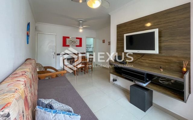 Foto 2 de Apartamento reformado com varanda a uma quadra da praia em Pitangueiras, Guarujá