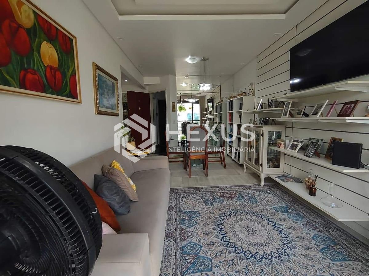 Foto 2 de Apartamento reformado com varanda e lazer na Enseada, Guarujá