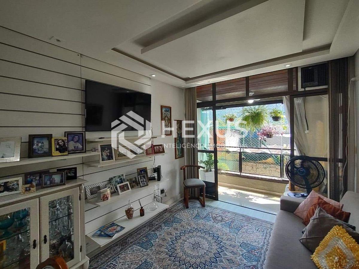 Foto 3 de Apartamento reformado com varanda e lazer na Enseada, Guarujá