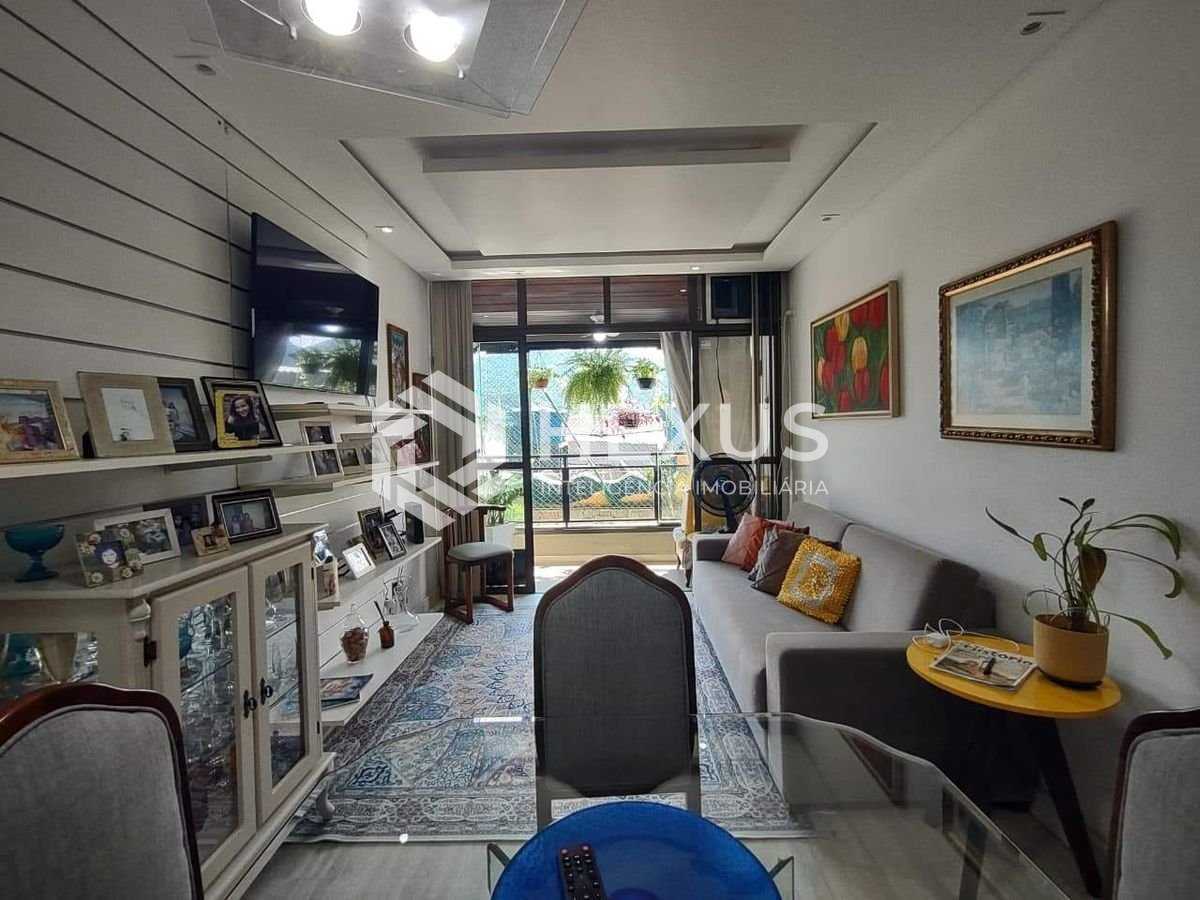 Foto 4 de Apartamento reformado com varanda e lazer na Enseada, Guarujá
