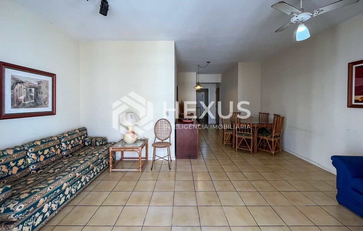 Foto 2 de Apartamento com varanda e lazer a 1 quadra do mar nas Pitangueiras, Guarujá