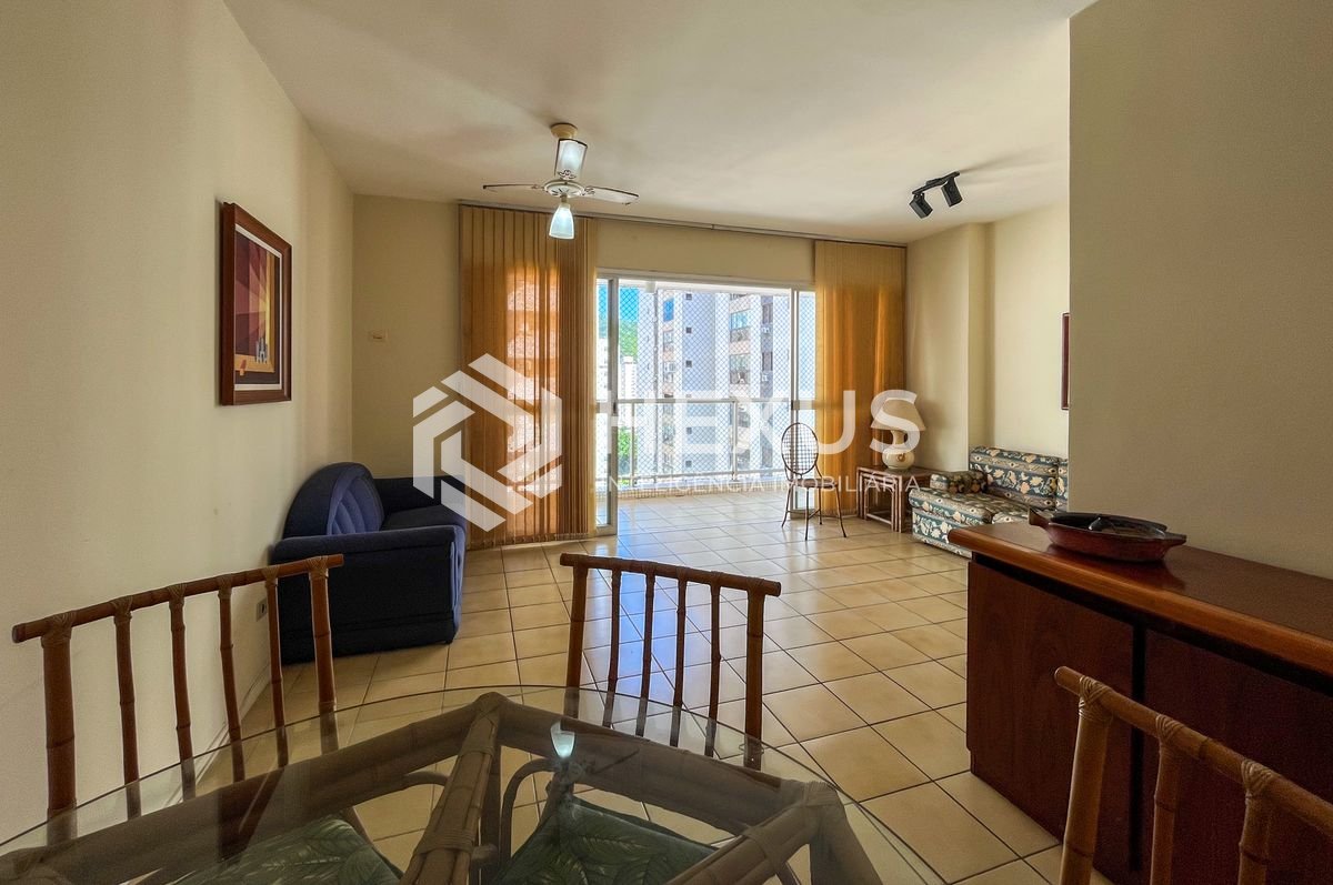 Foto 3 de Apartamento com varanda e lazer a 1 quadra do mar nas Pitangueiras, Guarujá